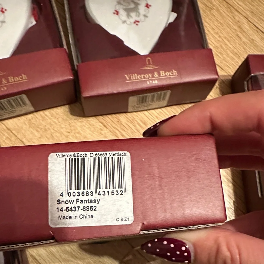 Villeroy & Boch set of 5 White and Red Heart ornaments